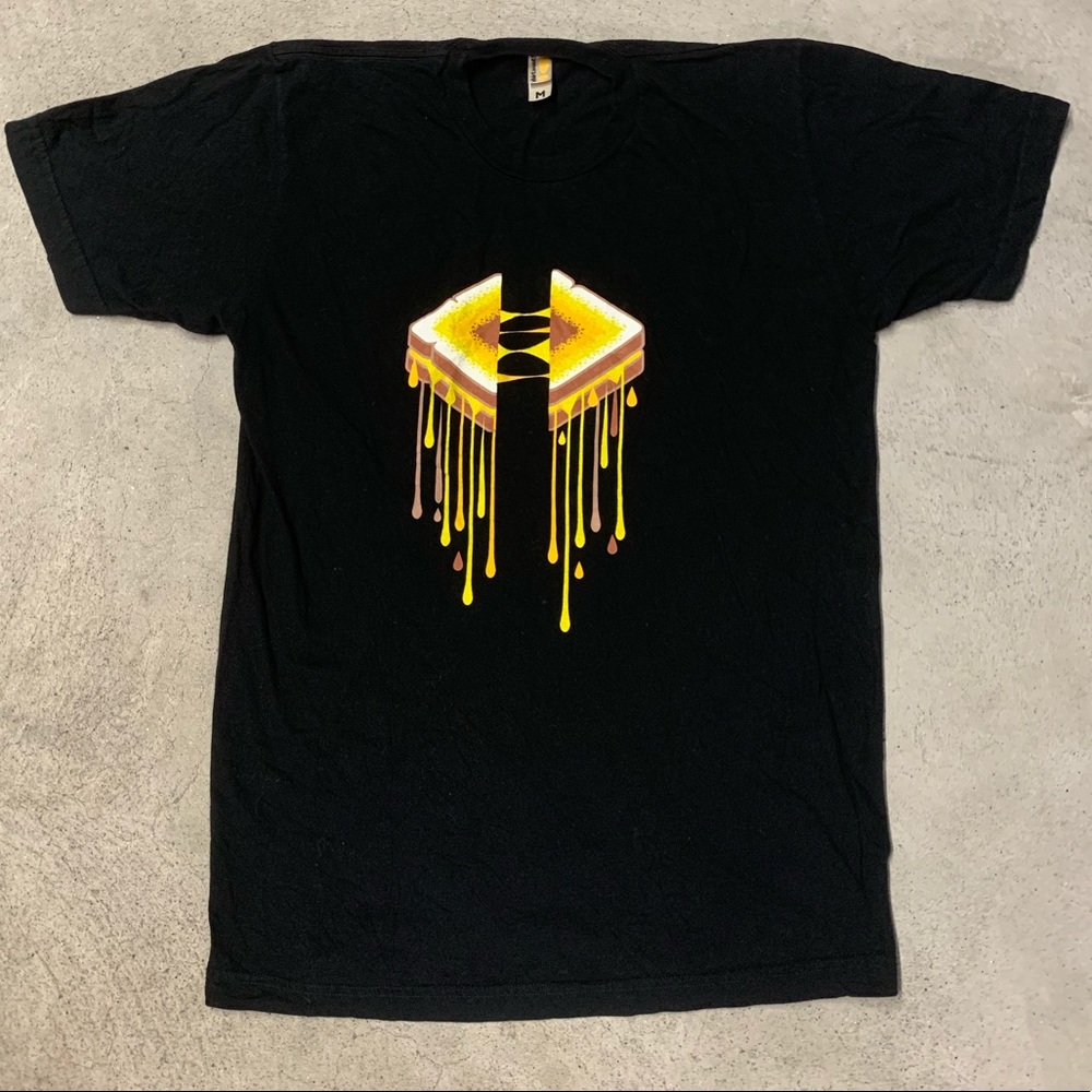 Melting Grilled Cheese Tee! 🧀 Size: M